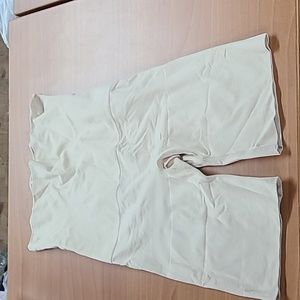 Maidenform shape wear shorts